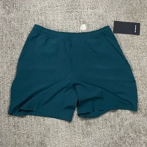 NWT. Men’s lululemon pace breaker shorts large